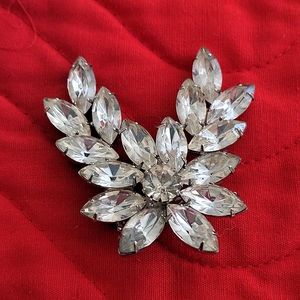 Vintage Rhinestone Silvertone Brooch PRIC DROP $15